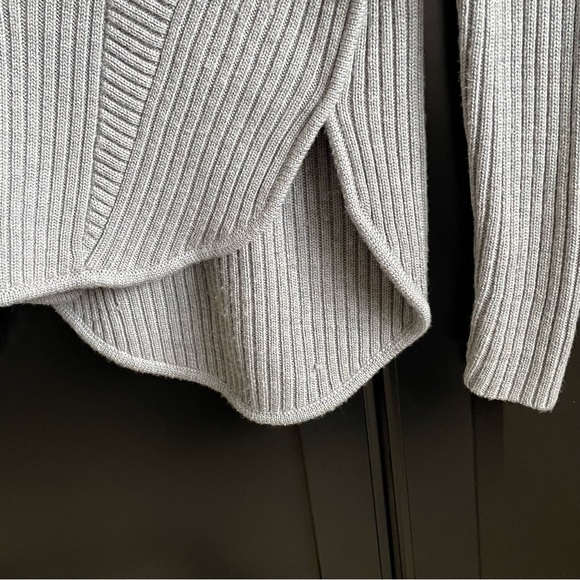 A.L.C. 100% Merino Wool Sweater (L) Gray - Picture 5 of 6